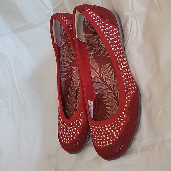 Skechers Red Flat Loafer With Silver Studs - Picture 4 of 6